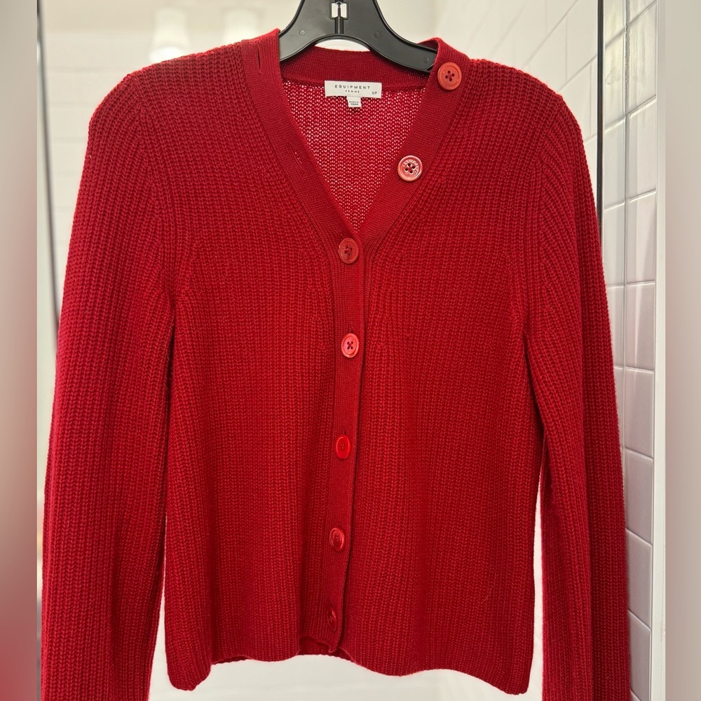 Equipment Paz Cardigan in crimson 💯 cashmere, size S/P